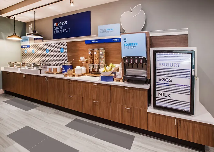 Holiday Inn Express Hotel & Suites Clinton By Ihg